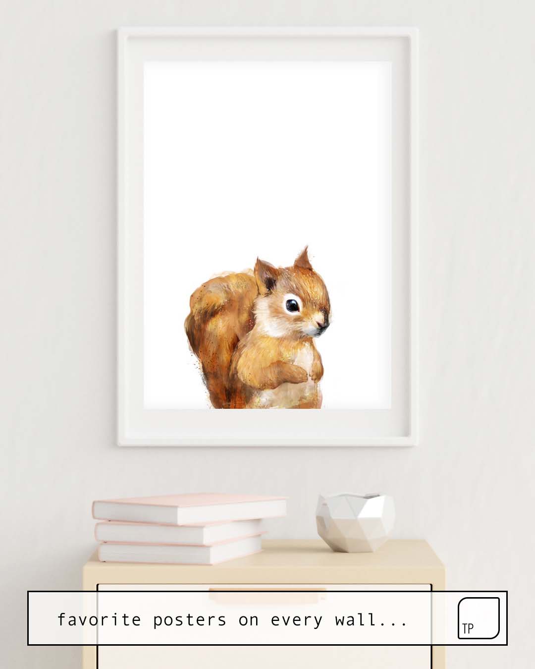 Das Bild zeigt ein Einrichtungsbeispiel mit dem Motiv LITTLE SQUIRREL von Amy Hamilton als Wandbild